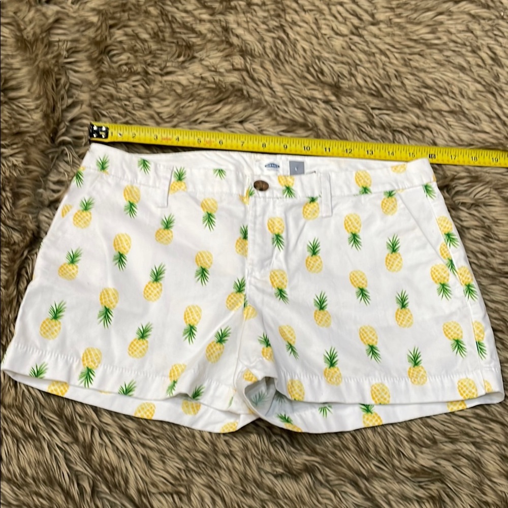 Old Navy Cargo Shorts in White and Yellow